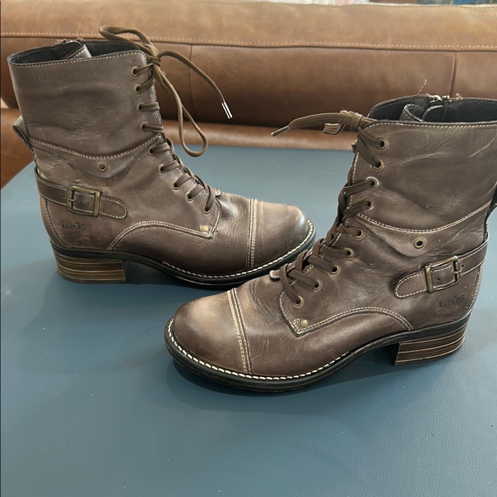 TAOS Women's Brown Leather Boots